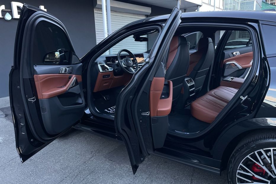 Продам BMW X6 M60i 2023 года в Киеве