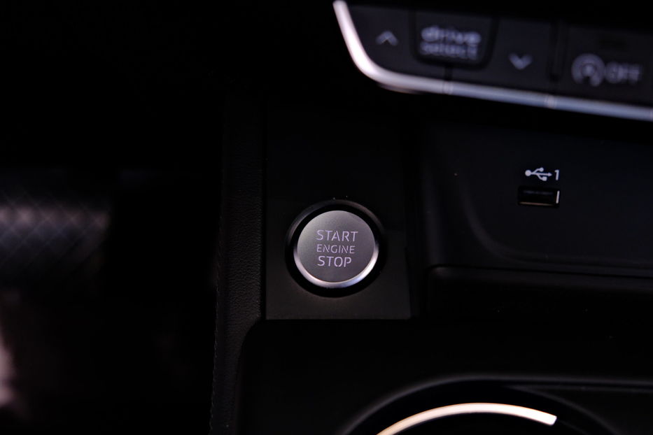 Продам Audi A4 2019 года в Одессе