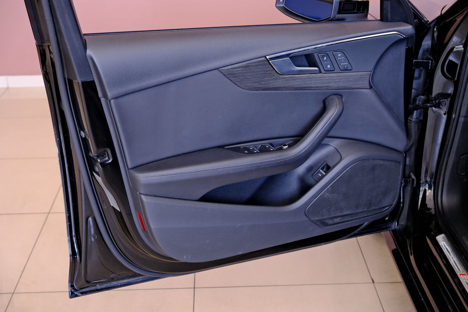 Продам Audi A4 2019 года в Одессе