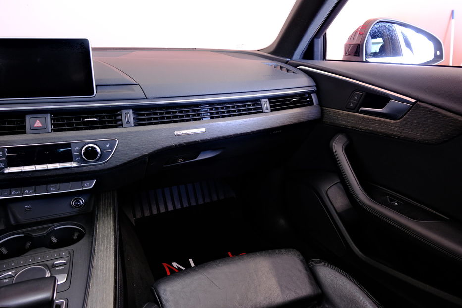 Продам Audi A4 2019 года в Одессе