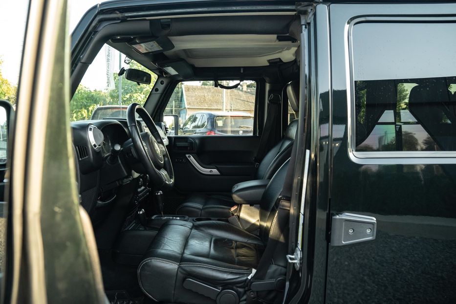 Продам Jeep Wrangler 2012 года в Черновцах