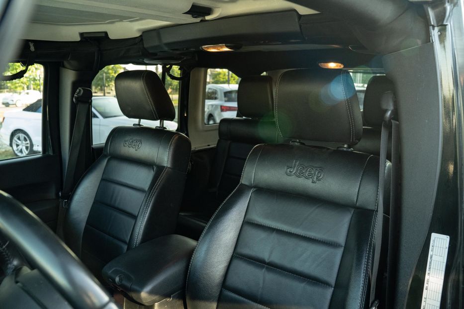 Продам Jeep Wrangler 2012 года в Черновцах