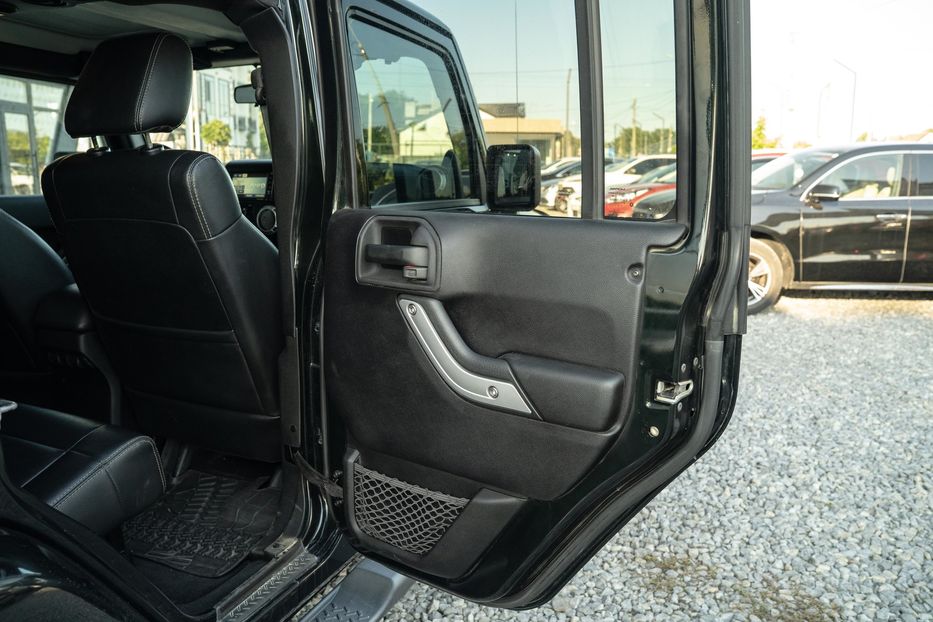 Продам Jeep Wrangler 2012 года в Черновцах