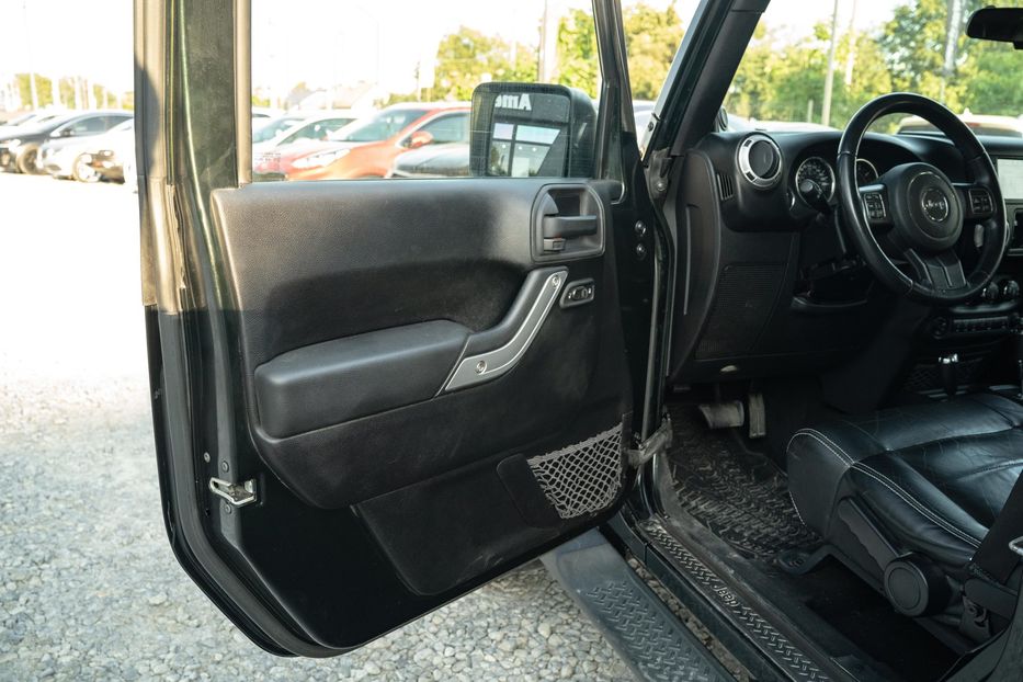 Продам Jeep Wrangler 2012 года в Черновцах