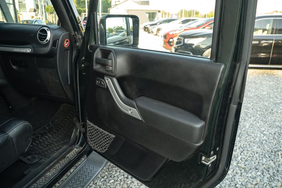 Продам Jeep Wrangler 2012 года в Черновцах
