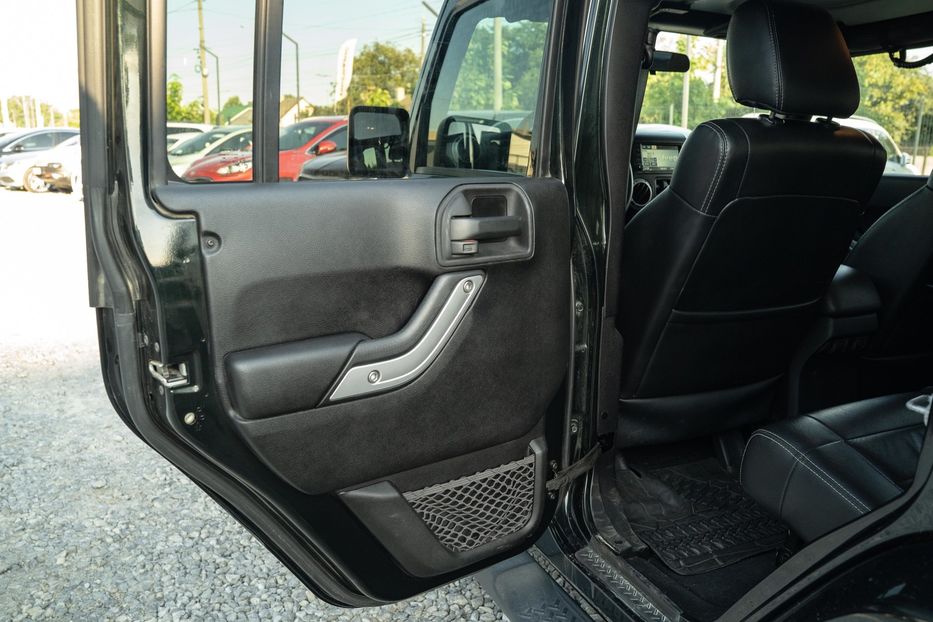 Продам Jeep Wrangler 2012 года в Черновцах