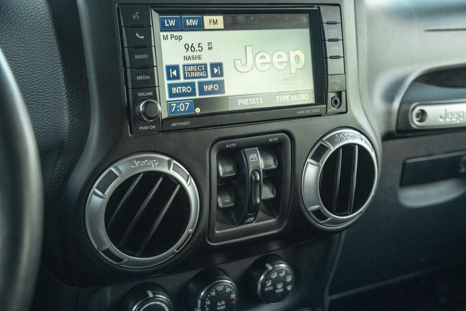 Продам Jeep Wrangler 2012 года в Черновцах