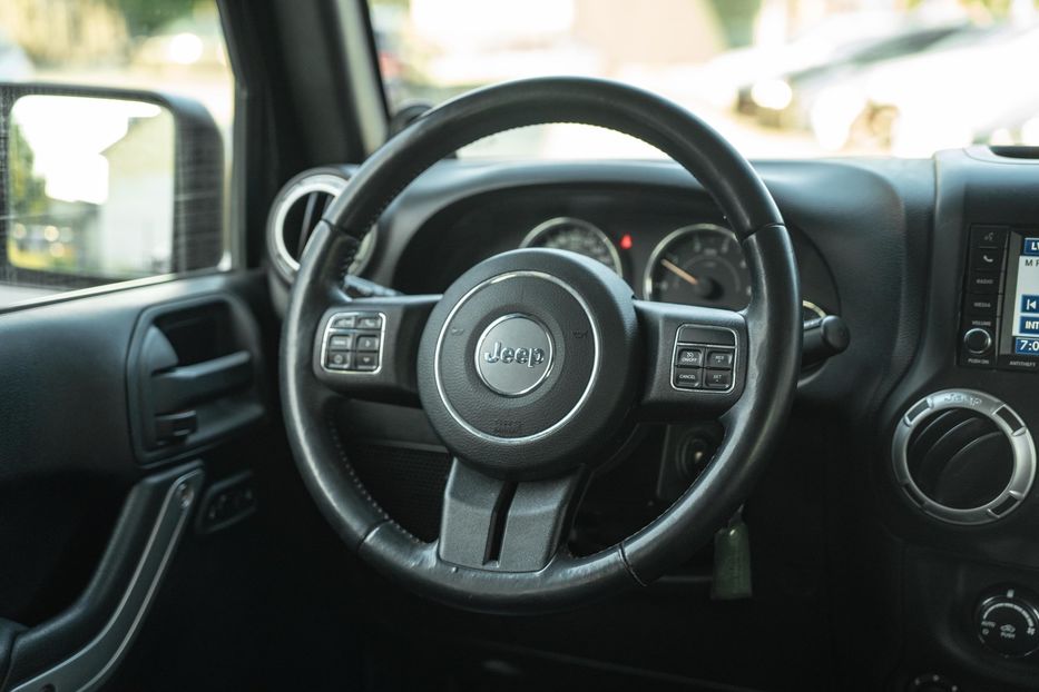 Продам Jeep Wrangler 2012 года в Черновцах