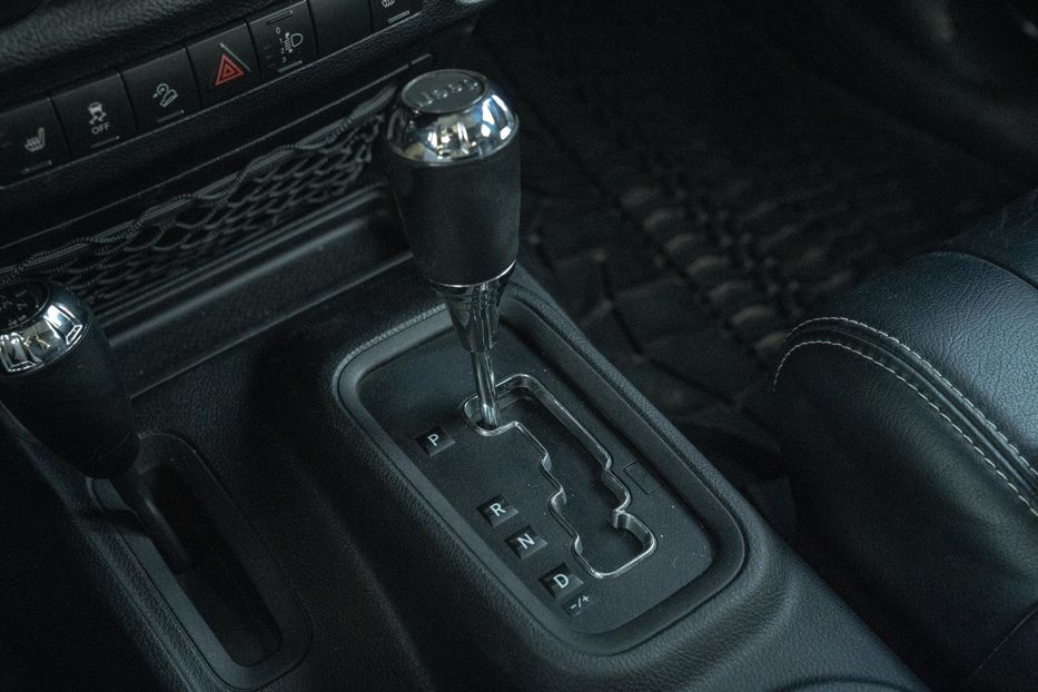Продам Jeep Wrangler 2012 года в Черновцах