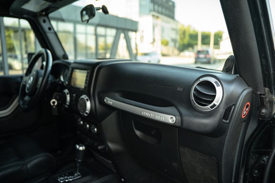 Продам Jeep Wrangler 2012 года в Черновцах