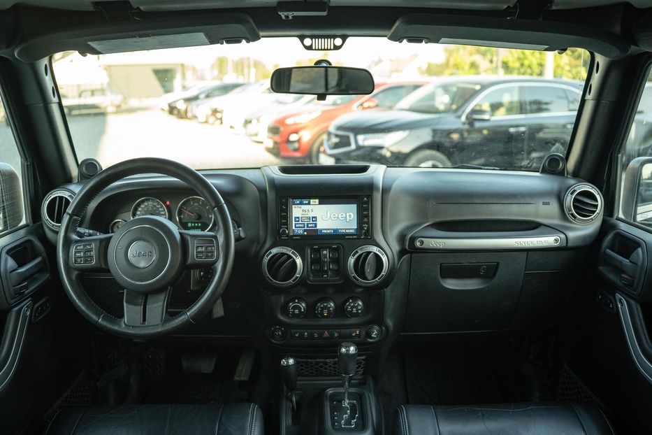 Продам Jeep Wrangler 2012 года в Черновцах