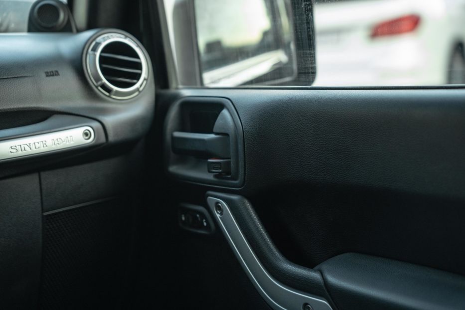 Продам Jeep Wrangler 2012 года в Черновцах