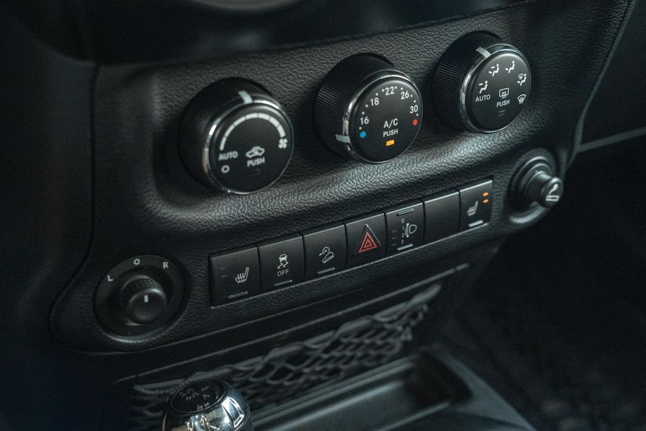 Продам Jeep Wrangler 2012 года в Черновцах