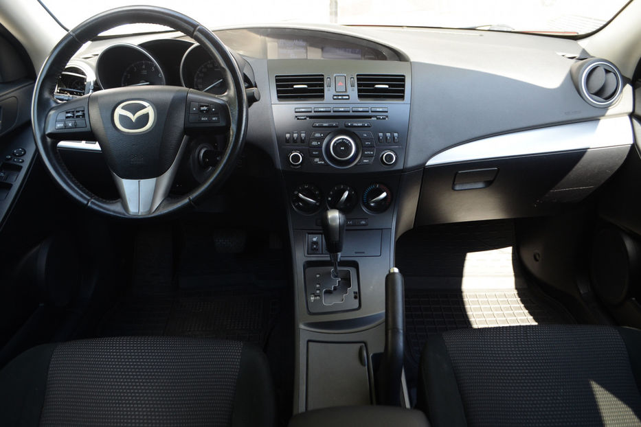 Продам Mazda 3 2012 года в Киеве