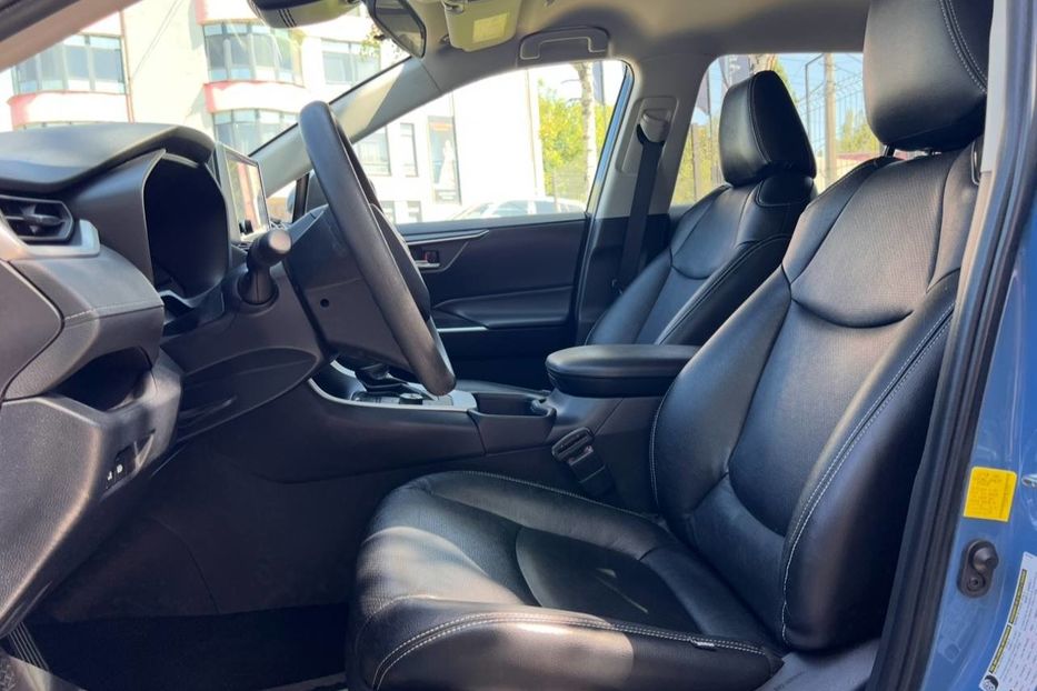 Продам Toyota Rav 4 2023 года в Черновцах