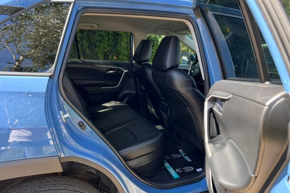 Продам Toyota Rav 4 2023 года в Черновцах