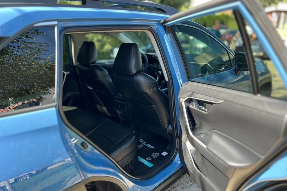 Продам Toyota Rav 4 2023 года в Черновцах