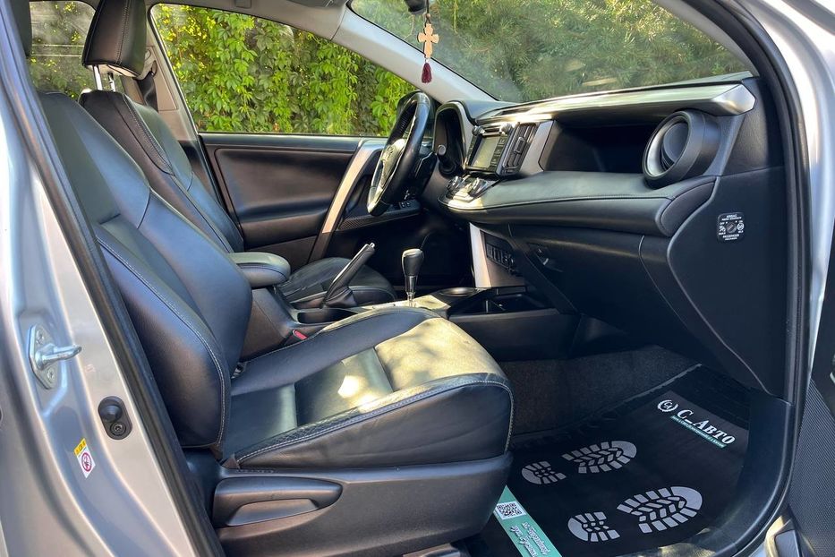 Продам Toyota Rav 4 2014 года в Черновцах