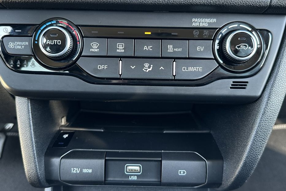 Продам Kia Niro 64 кВт Макс. комплектація 2020 года в Львове