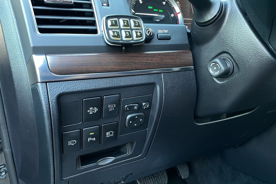Продам Toyota Land Cruiser 200 Premium  2016 года в Киеве
