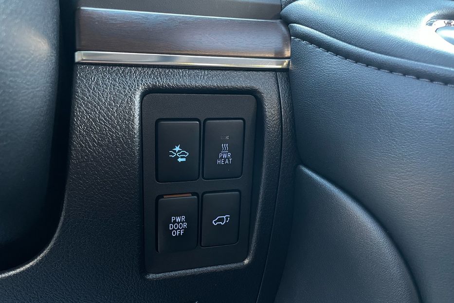 Продам Toyota Land Cruiser 200 Premium  2016 года в Киеве