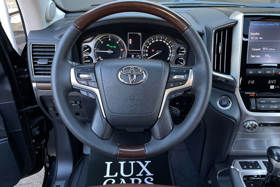 Продам Toyota Land Cruiser 200 Premium  2016 года в Киеве