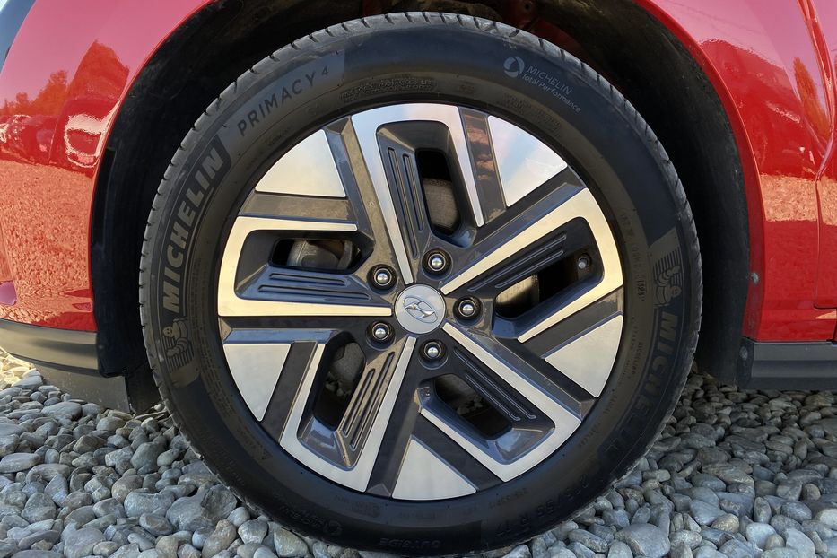 Продам Hyundai Kona 64кВтСліпізониПдгрівсиднькерма 2022 года в Львове