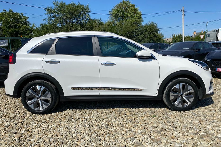 Продам Kia Niro 64 kWh Макс. комплектація Люк. 2021 года в Львове