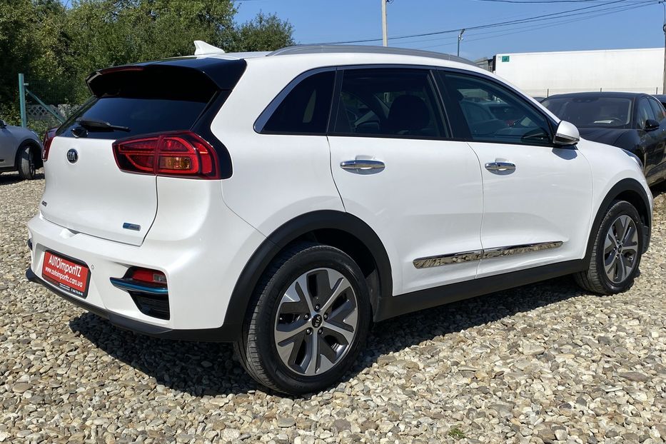 Продам Kia Niro 64 kWh Макс. комплектація Люк. 2021 года в Львове