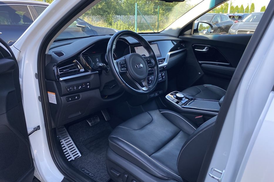 Продам Kia Niro 64 kWh Макс. комплектація Люк. 2021 года в Львове
