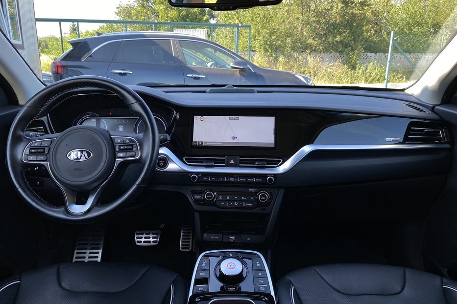 Продам Kia Niro 64 kWh Макс. комплектація Люк. 2021 года в Львове