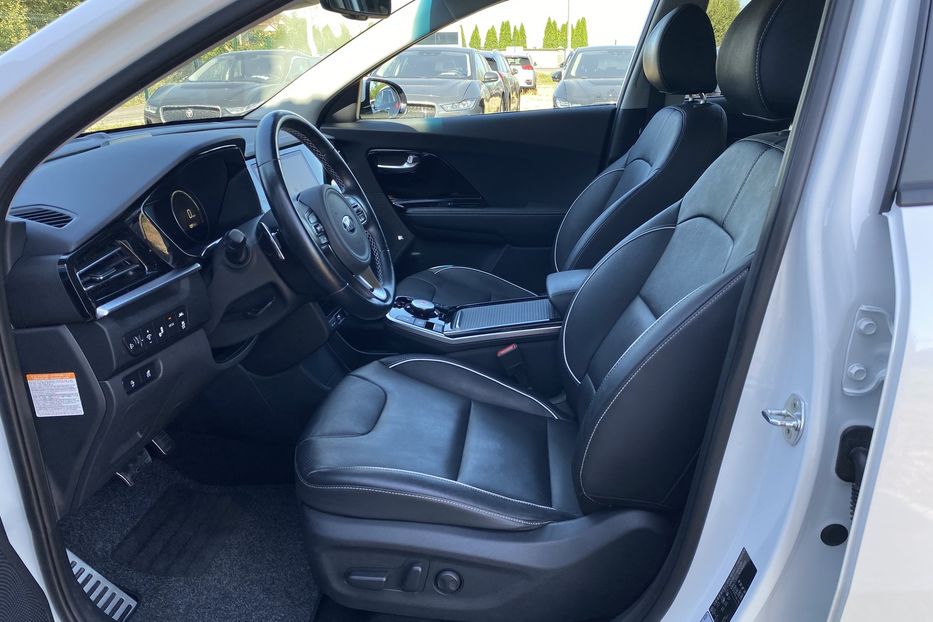 Продам Kia Niro 64 kWh Макс. комплектація Люк. 2021 года в Львове