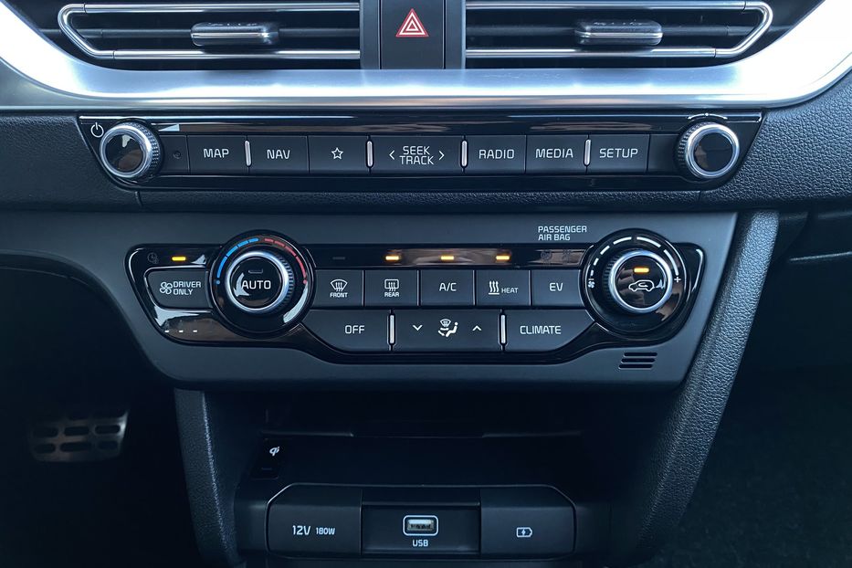 Продам Kia Niro 64 kWh Макс. комплектація Люк. 2021 года в Львове