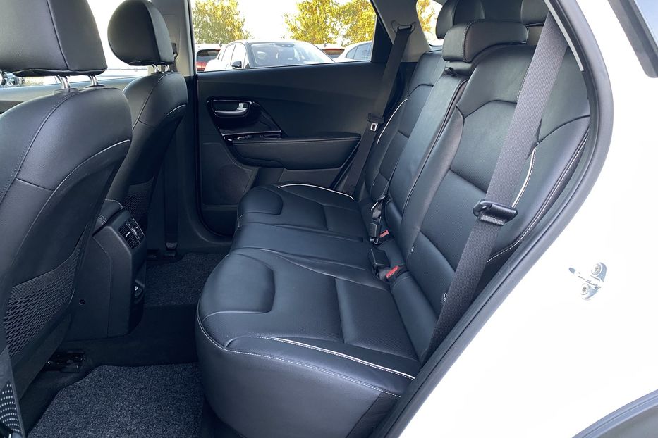 Продам Kia Niro 64 kWh Макс. комплектація Люк. 2021 года в Львове