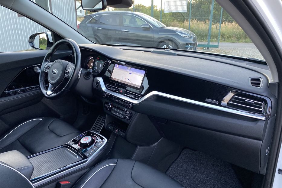 Продам Kia Niro 64 kWh Макс. комплектація Люк. 2021 года в Львове