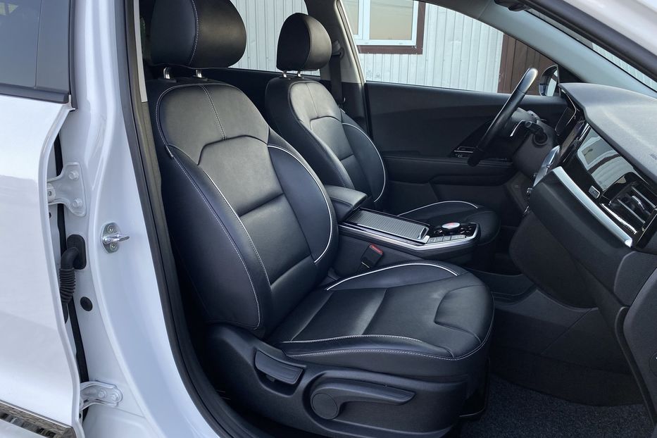 Продам Kia Niro 64 kWh Макс. комплектація Люк. 2021 года в Львове