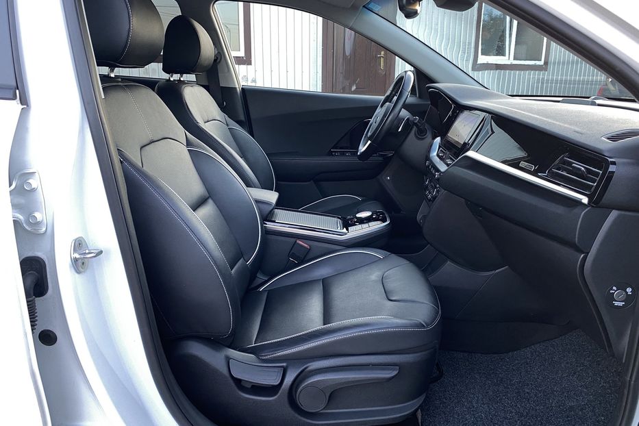 Продам Kia Niro 64 kWh Макс. комплектація Люк. 2021 года в Львове
