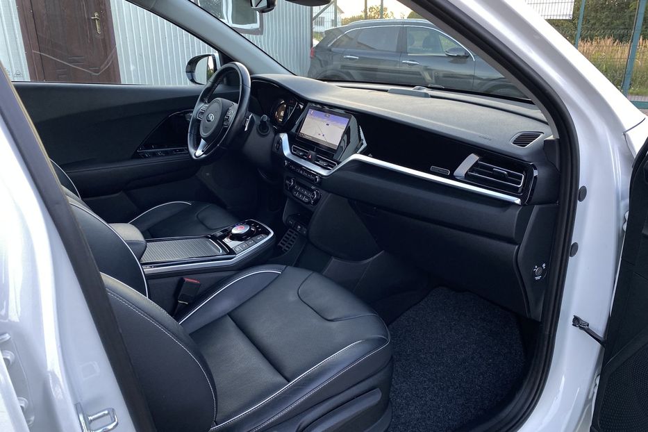 Продам Kia Niro 64 kWh Макс. комплектація Люк. 2021 года в Львове