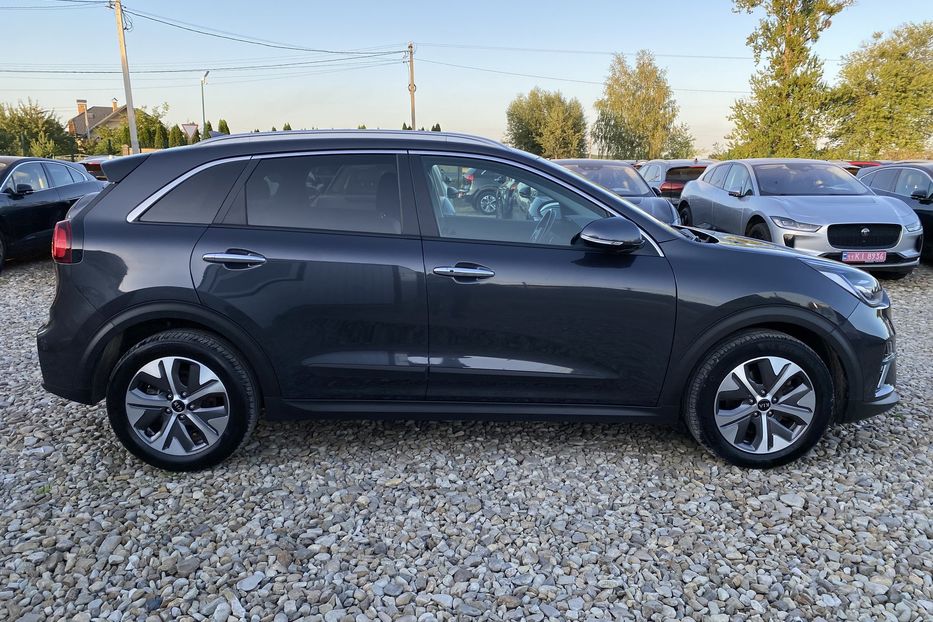 Продам Kia Niro 64 кВт Макс. комплектація 2020 года в Львове