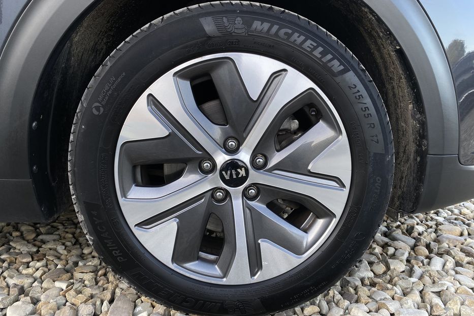 Продам Kia Niro 64 кВт Макс. комплектація 2020 года в Львове
