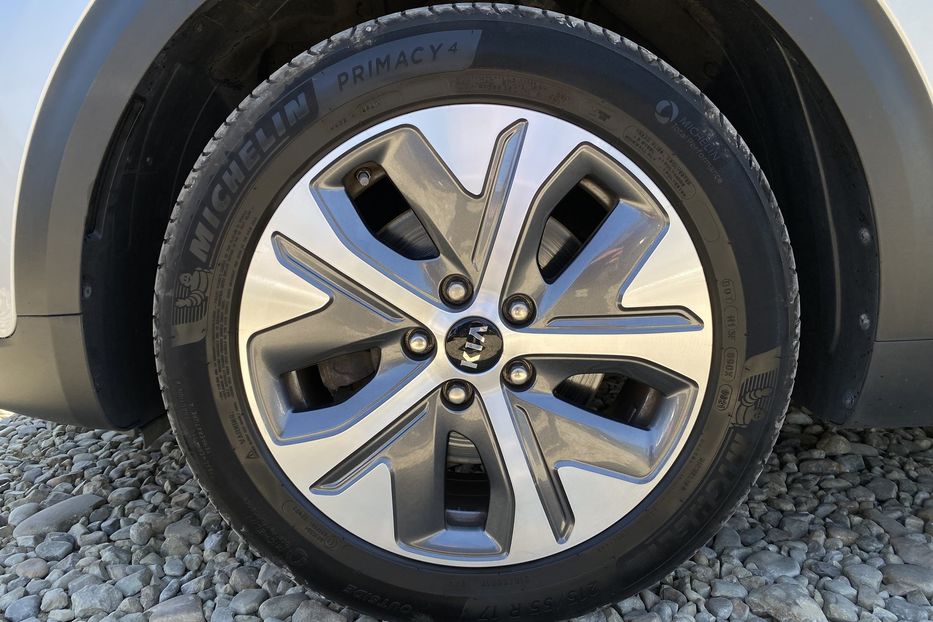 Продам Kia Niro 64 кВт Макс. комплектація 2020 года в Львове