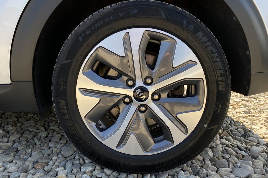Продам Kia Niro 64 кВт Макс. комплектація 2020 года в Львове