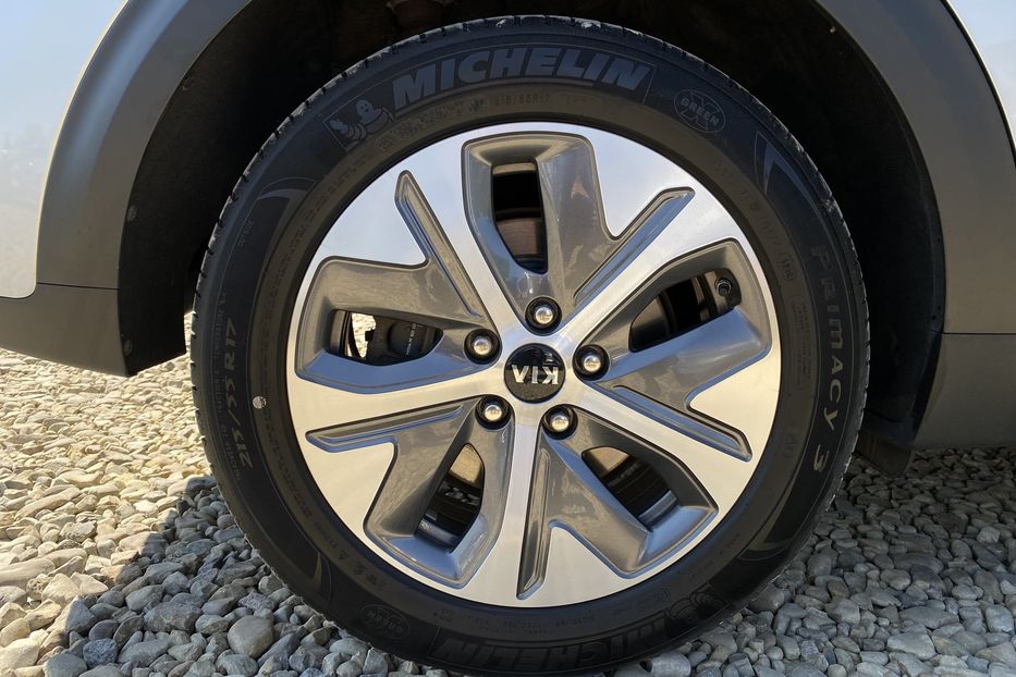 Продам Kia Niro 64 кВт Макс. комплектація 2020 года в Львове