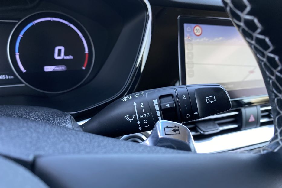 Продам Kia Niro 64 кВт Макс. комплектація 2020 года в Львове