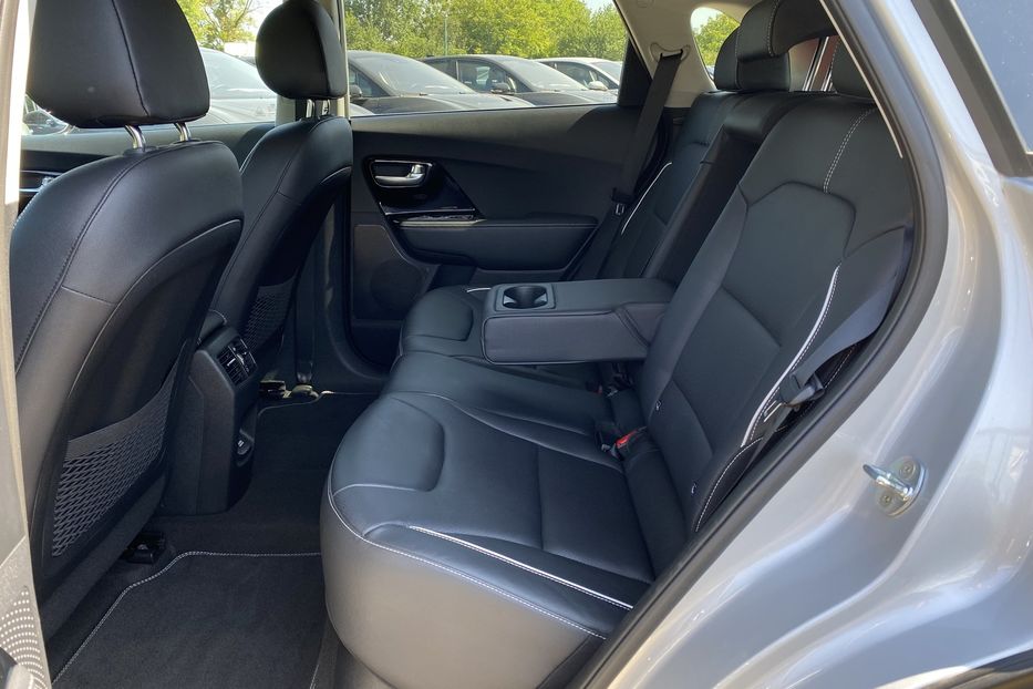 Продам Kia Niro 64 кВт Макс. комплектація 2020 года в Львове