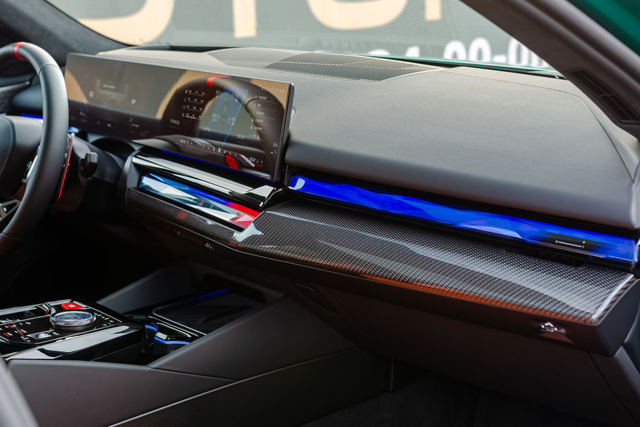 Продам BMW M5 Hybrid MXdrive 2024 года в Киеве