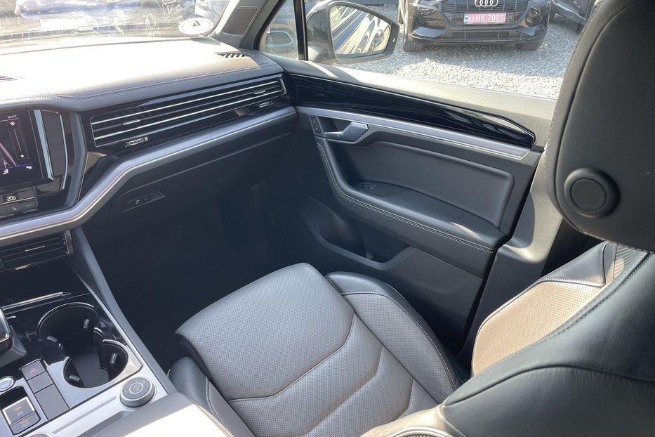 Продам Volkswagen Touareg 2021 года в Львове