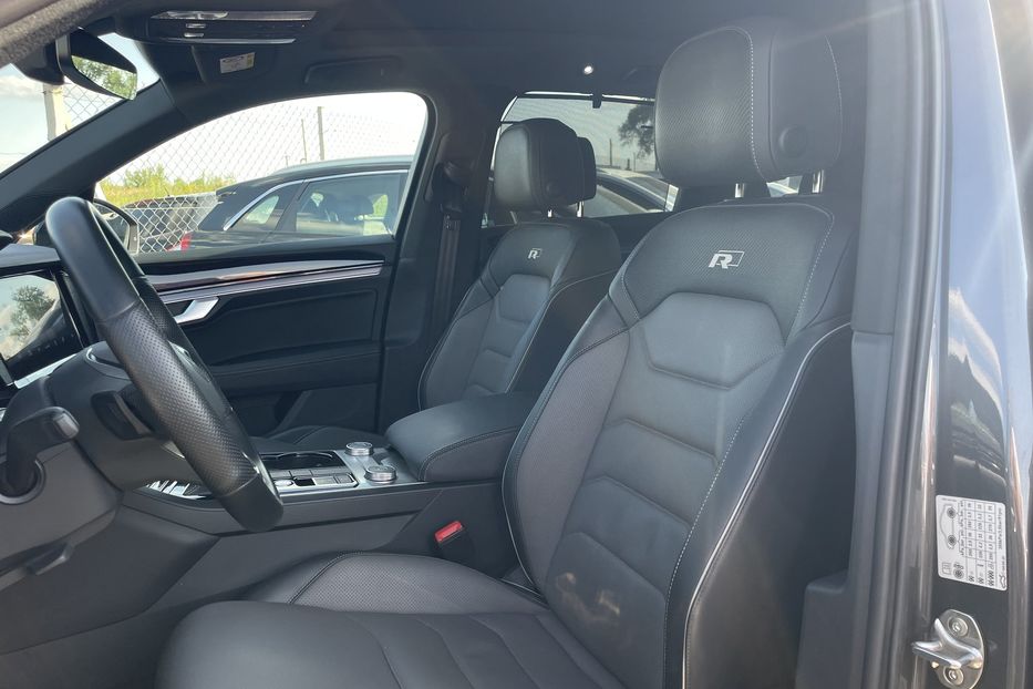 Продам Volkswagen Touareg 2021 года в Львове