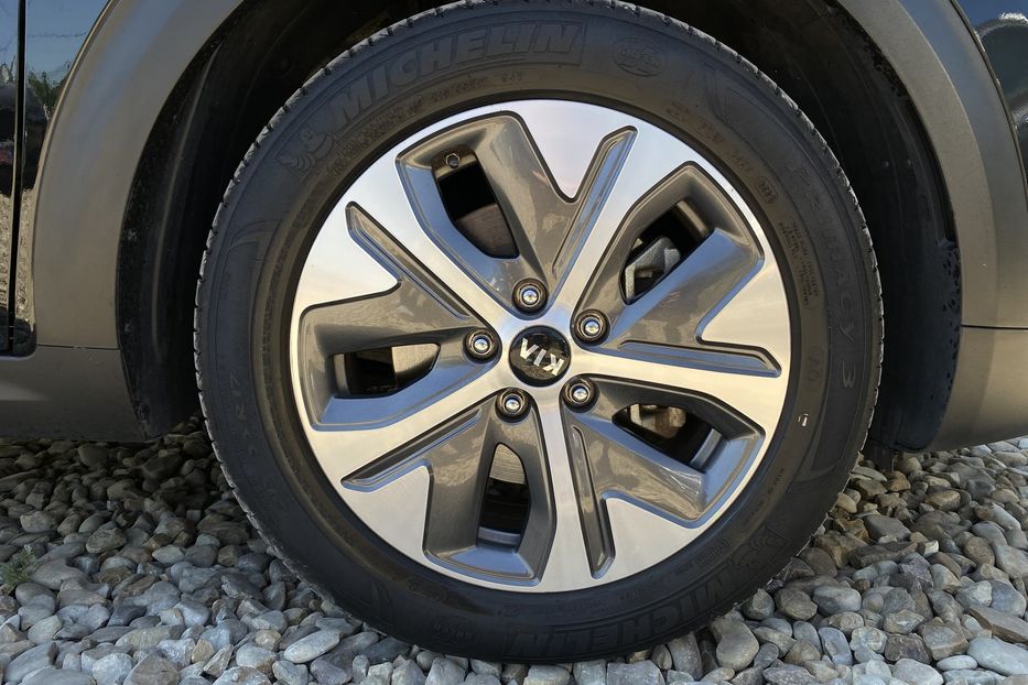 Продам Kia Niro 64 кВт Макс. комплектація 2020 года в Львове