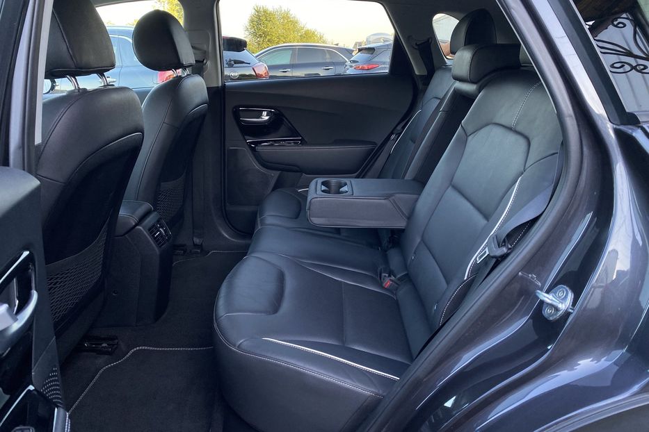 Продам Kia Niro 64 кВт Макс. комплектація 2020 года в Львове